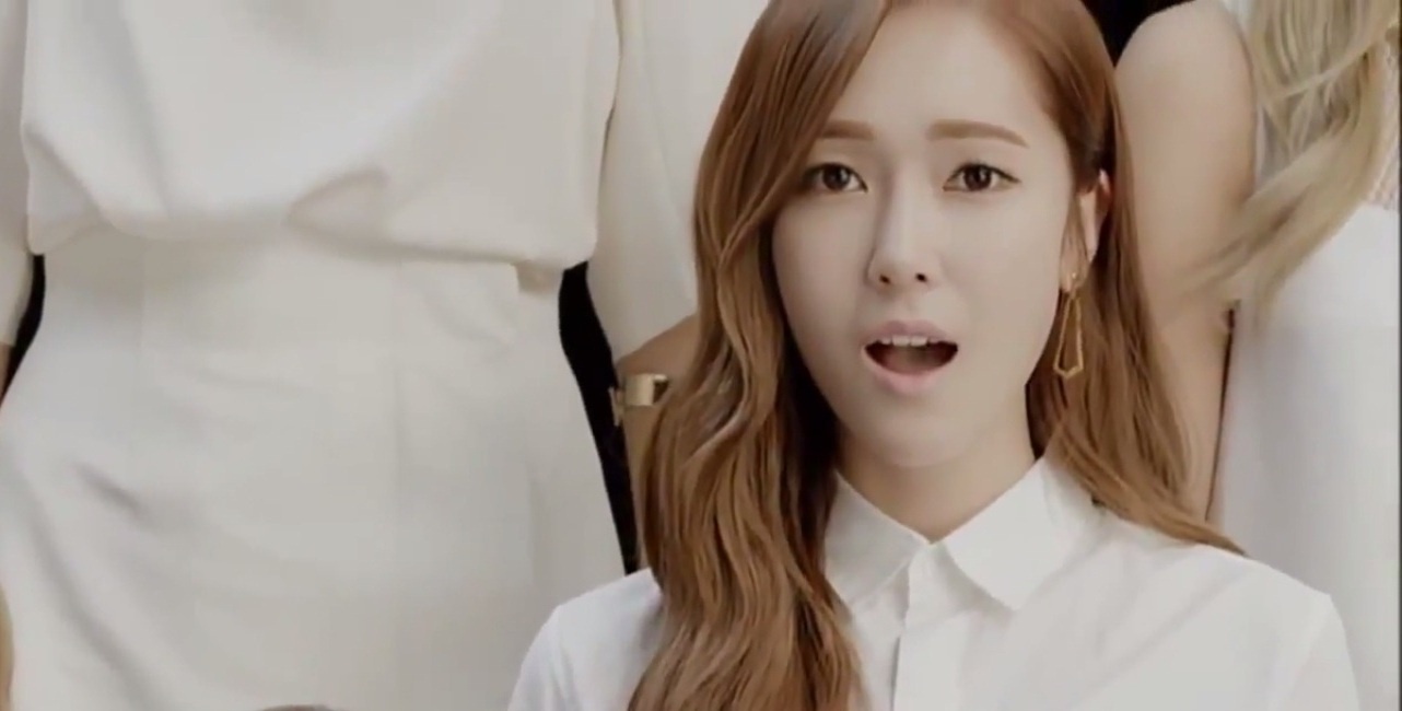 Jessica xinh đẹp trong MV cuối cùng với SNSD.