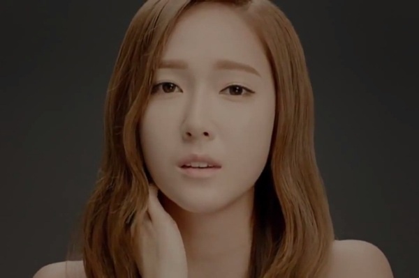 Jessica roi nuoc mat trong MV cuoi cung voi SNSD hinh anh
