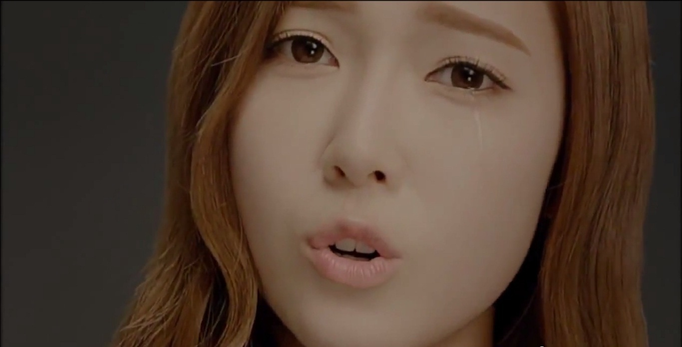 Diễn xuất đau buồn của Jessica trong MV.