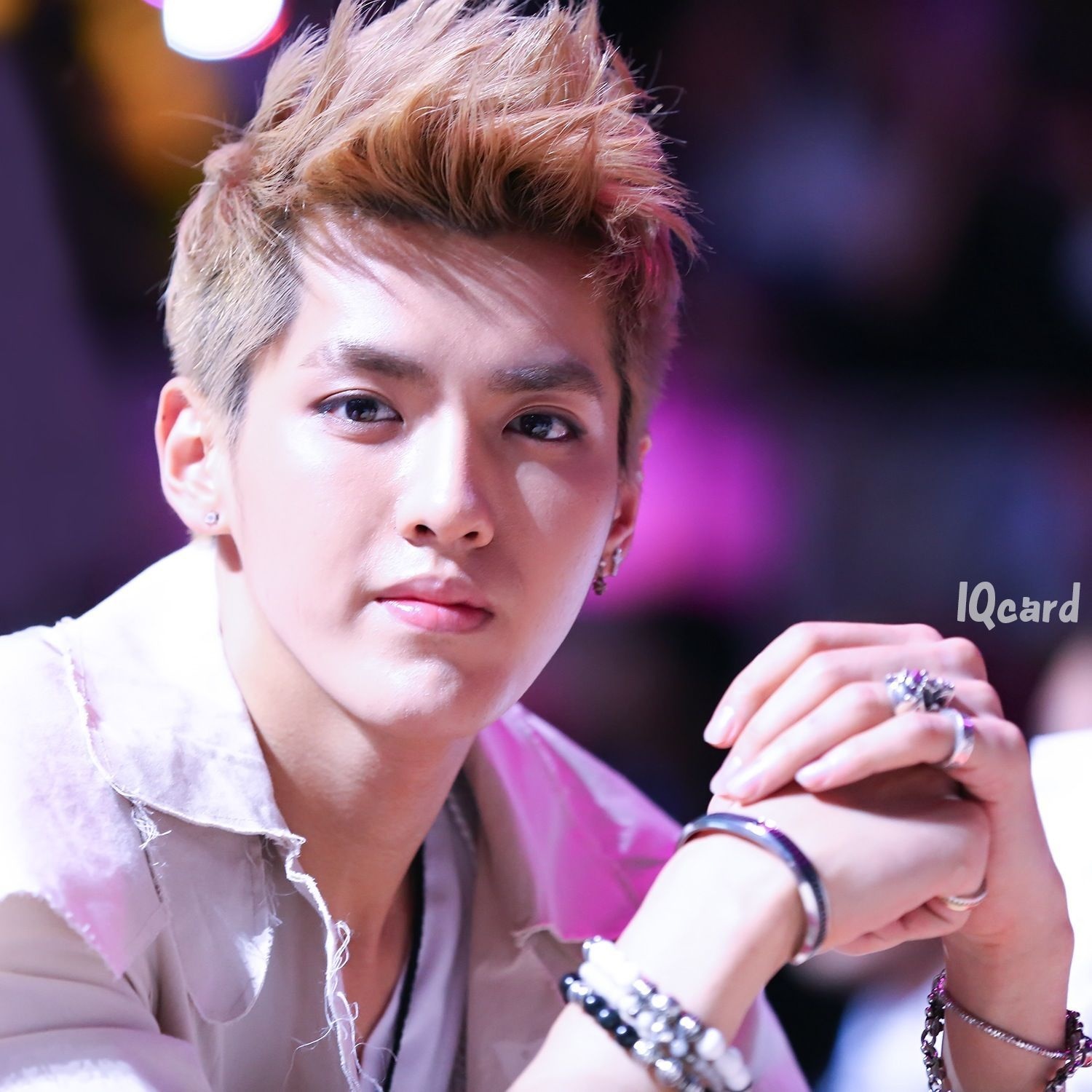 Kris (EXO) kiện công ty tháng 5/2014.