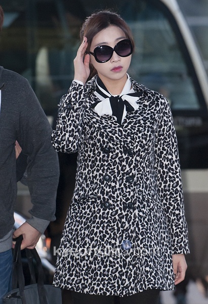 Minzy xuất hiện sau khi gây bão diễn đàn.