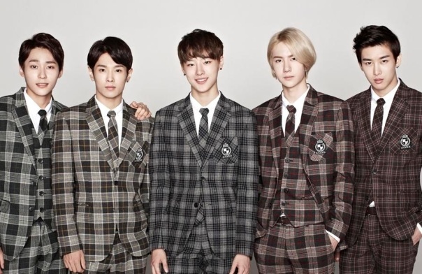 Falling in Love - UNIQ hinh anh