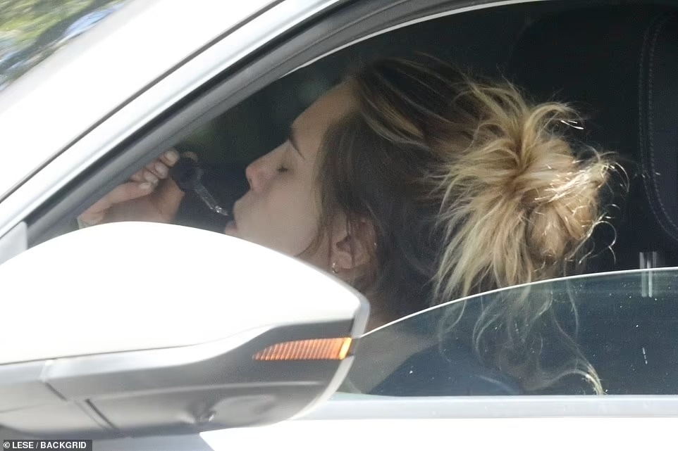 Cara Delevingne,  Megan Thee Stallion,  Billboard Music Awards anh 1