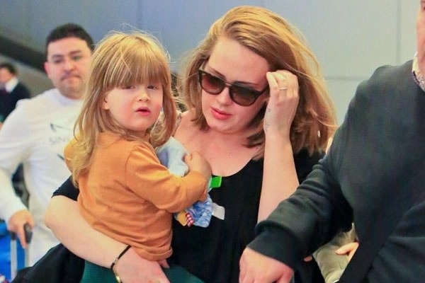 Adele bi chan thuong vi tro dua cua con trai hinh anh