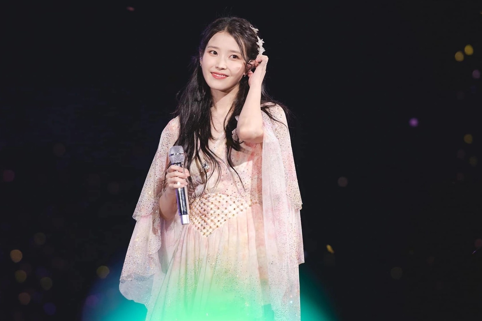 IU tuyen bo ngung hat 'Palette' va 'Good Day' hinh anh