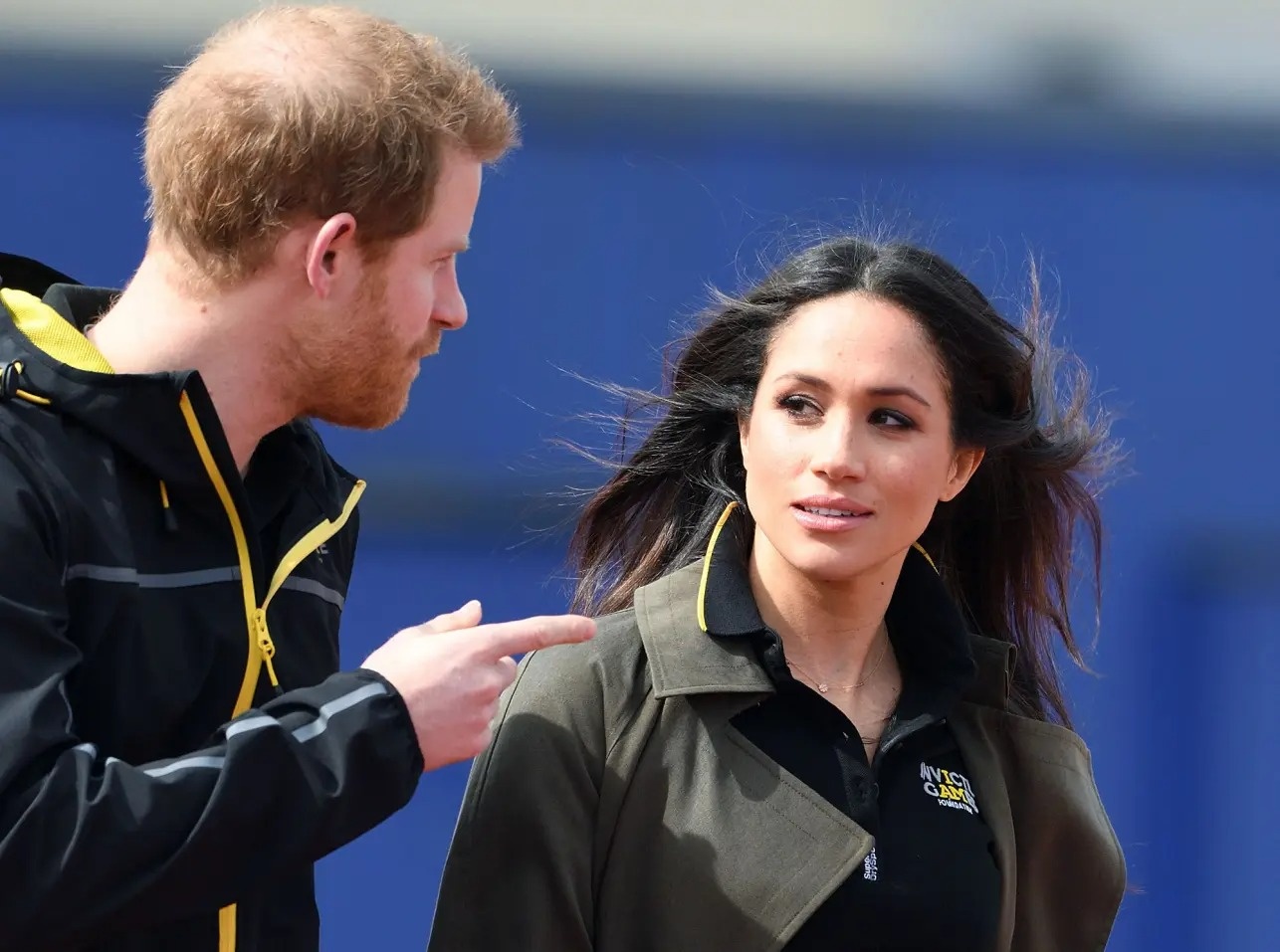 Meghan Markle bi to tho lo, bat nat nhan vien Hoang gia hinh anh