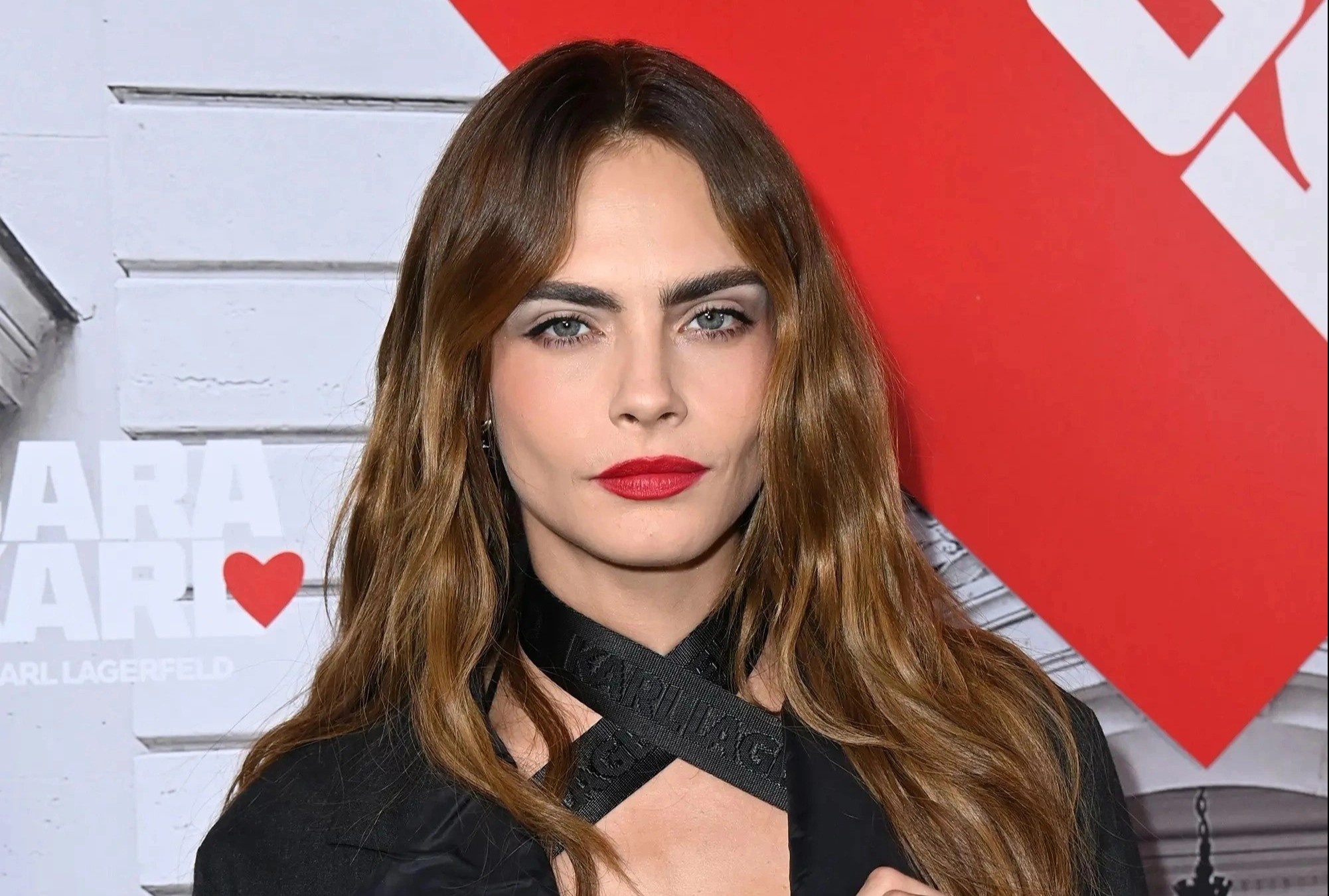 Cara Delevingne xuat hien sau khi gay lo lang ve suc khoe hinh anh