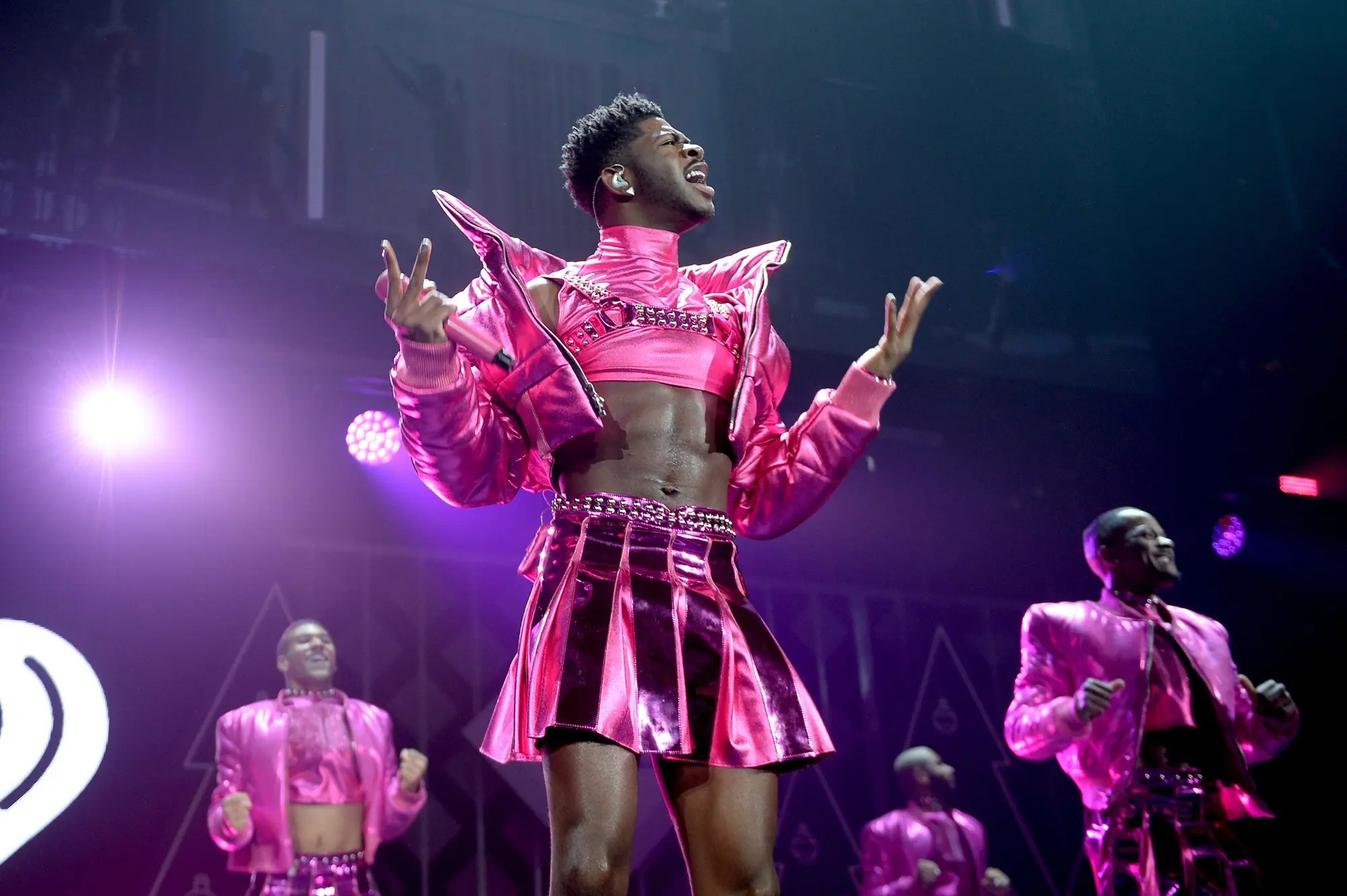 Ly do Lil Nas X mac vay tren san khau hinh anh