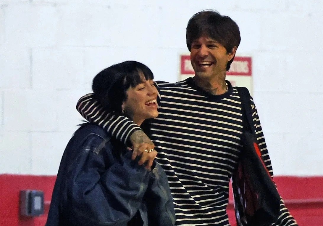 Billie Eilish cong khai ban trai hinh anh