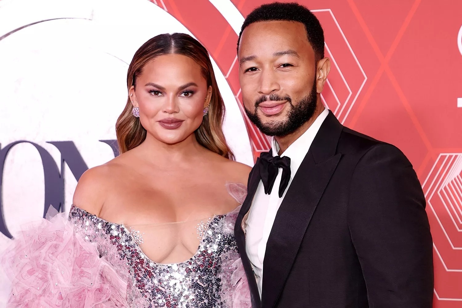 John Legend khong nghiem tuc khi bat dau tinh cam voi Chrissy Teigen hinh anh