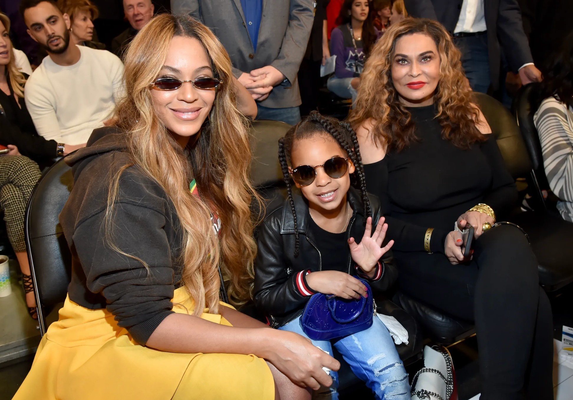 Be gai 10 tuoi dau gia trang suc tri gia 80.000 USD hinh anh