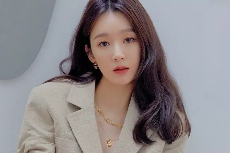 Kang Min Kyung phan hoi thong tin gia dinh bi kien vi lua dao hinh anh