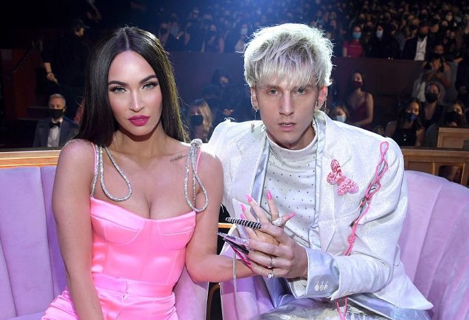 Megan Fox xoa sach anh cua chong sap cuoi hinh anh