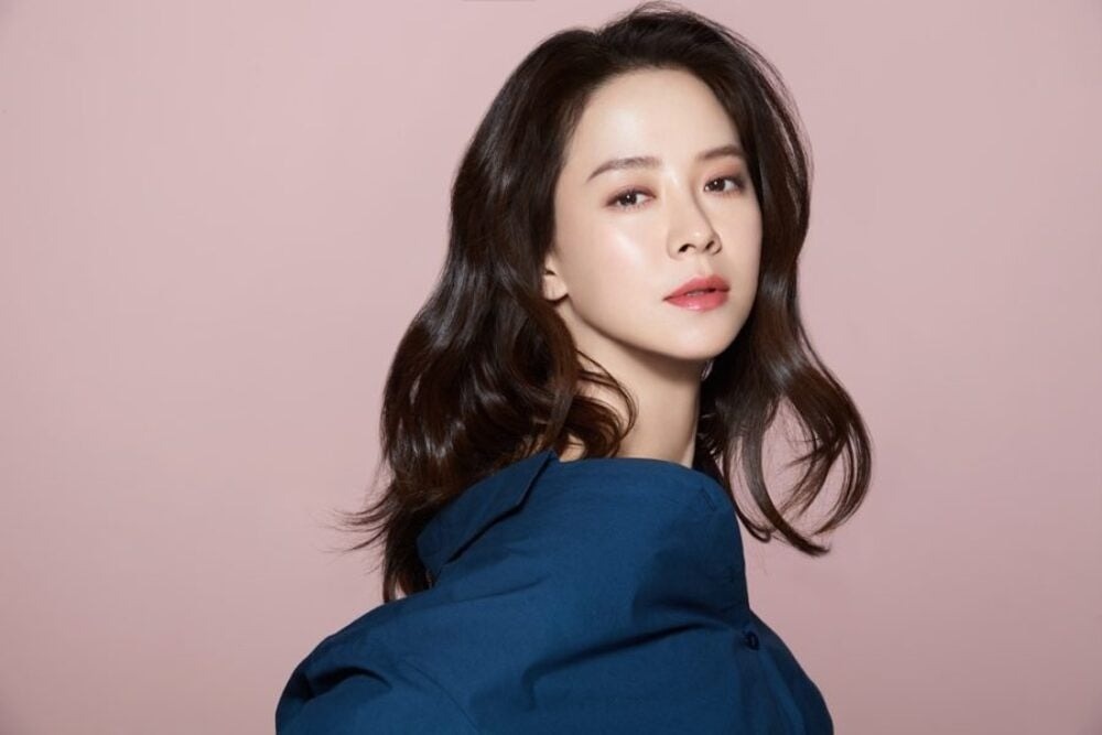 Song Ji Hyo kien cong ty quan ly no 900 trieu won hinh anh