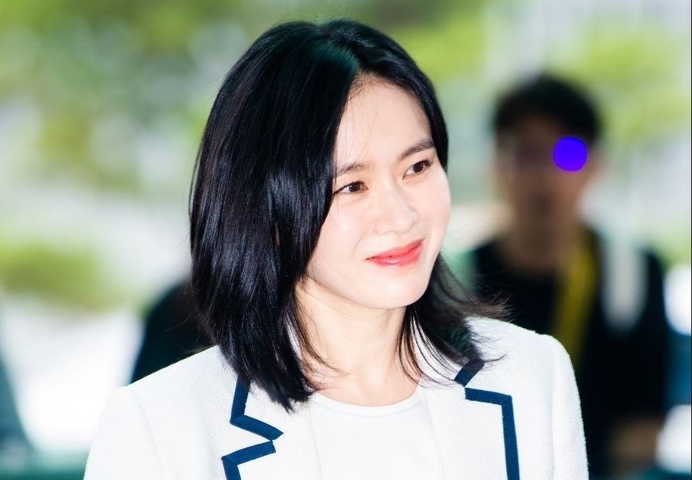 Son Ye Jin lan dau xuat hien sau khi sinh con hinh anh