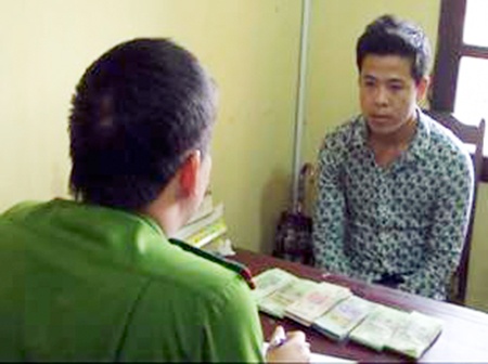 Giai cuu con no bi can bo ngan hang thue nguoi bat giam hinh anh