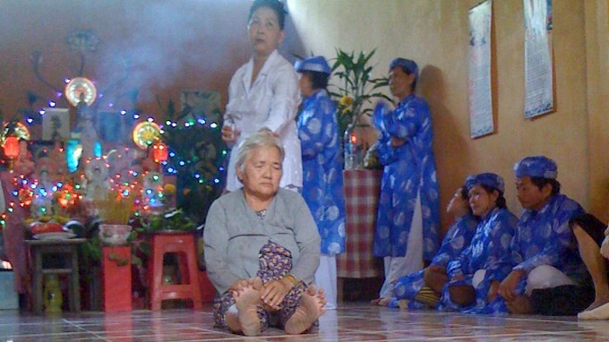 Tri ba benh bang… niem chu va len dong hinh anh