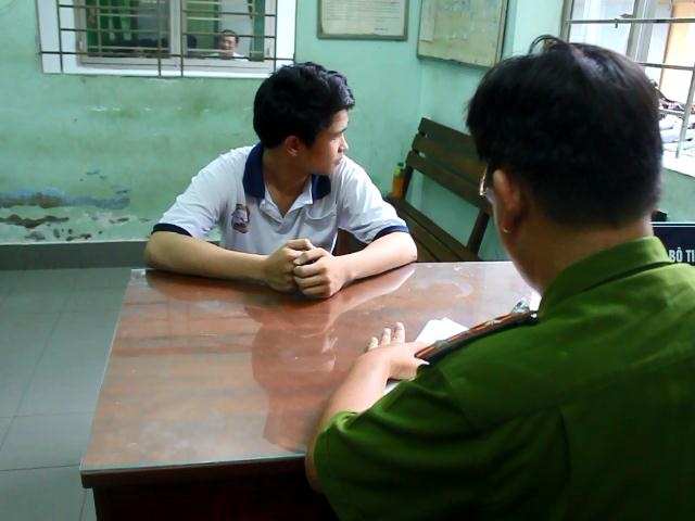 Vu nam sinh truy sat bat nguon tu mau thuan tren mang hinh anh