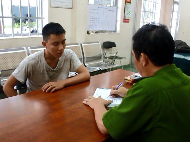 Thieu tien tieu xai, ra duong cuop giat hinh anh