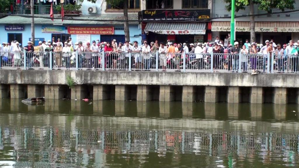 Xac chet loa the noi tren kenh Nhieu Loc hinh anh