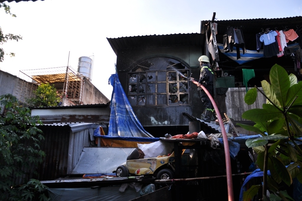 Chay nha gan cho Binh Tay, tieu thuong hoang loan hinh anh