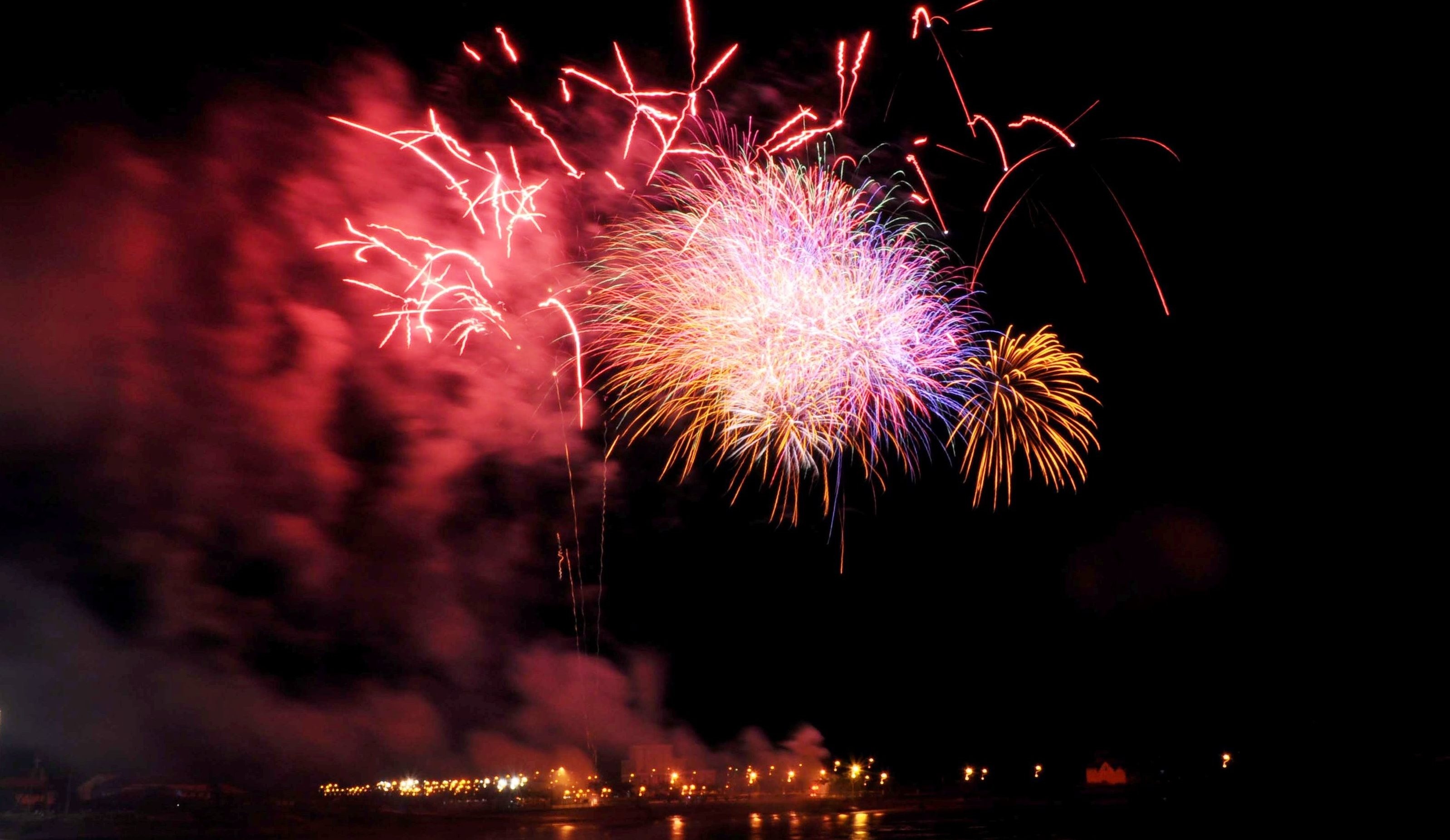 Phao hoa tuyet dep dem Quoc khanh o Sai Gon hinh anh