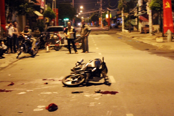 Nguoi bi dam chet gan cay xang la do treu gai hinh anh