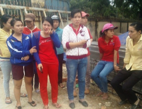 Me ngat xiu khi chung kien con bi xe nang hang can chet hinh anh