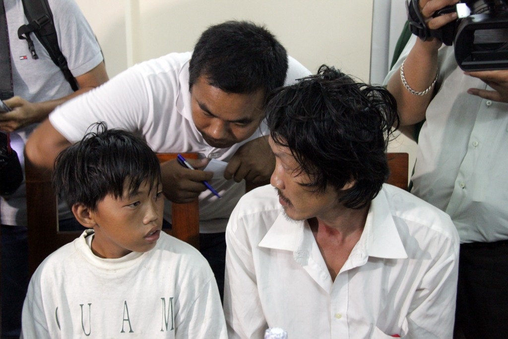 Nhung guong mat hoc hac cua ngu dan thoat chet hinh anh