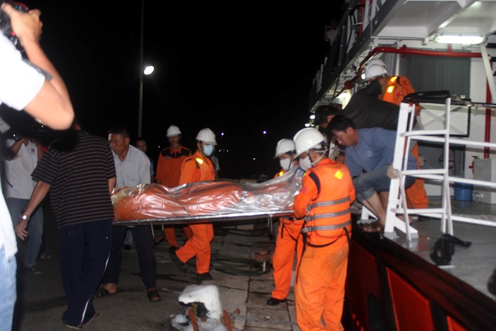 Tim duoc them 2 thi the gan nhau vu chim tau ca hinh anh