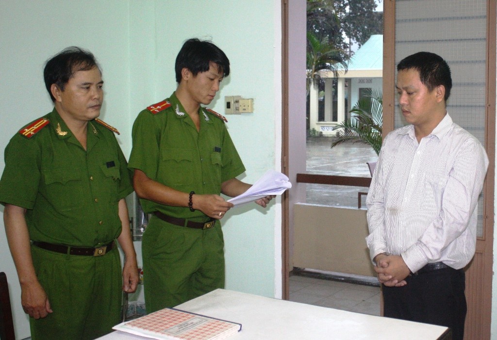 Nhan vien rom ten Xinh lua hon 2 ty dong hinh anh