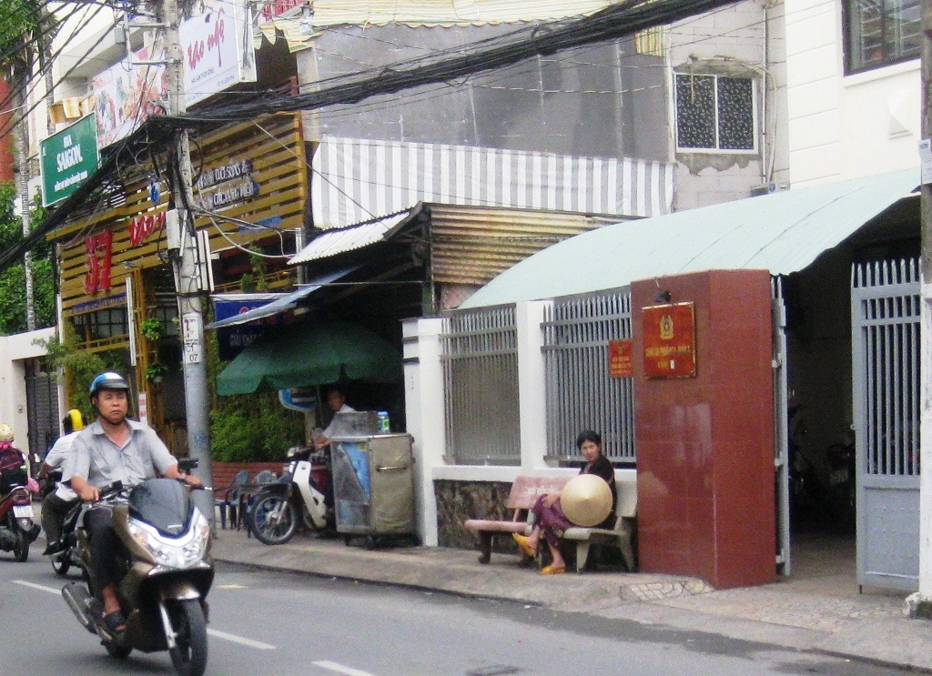 Vu tu thieu truoc tru so cong an: Do thieu no giang ho hinh anh