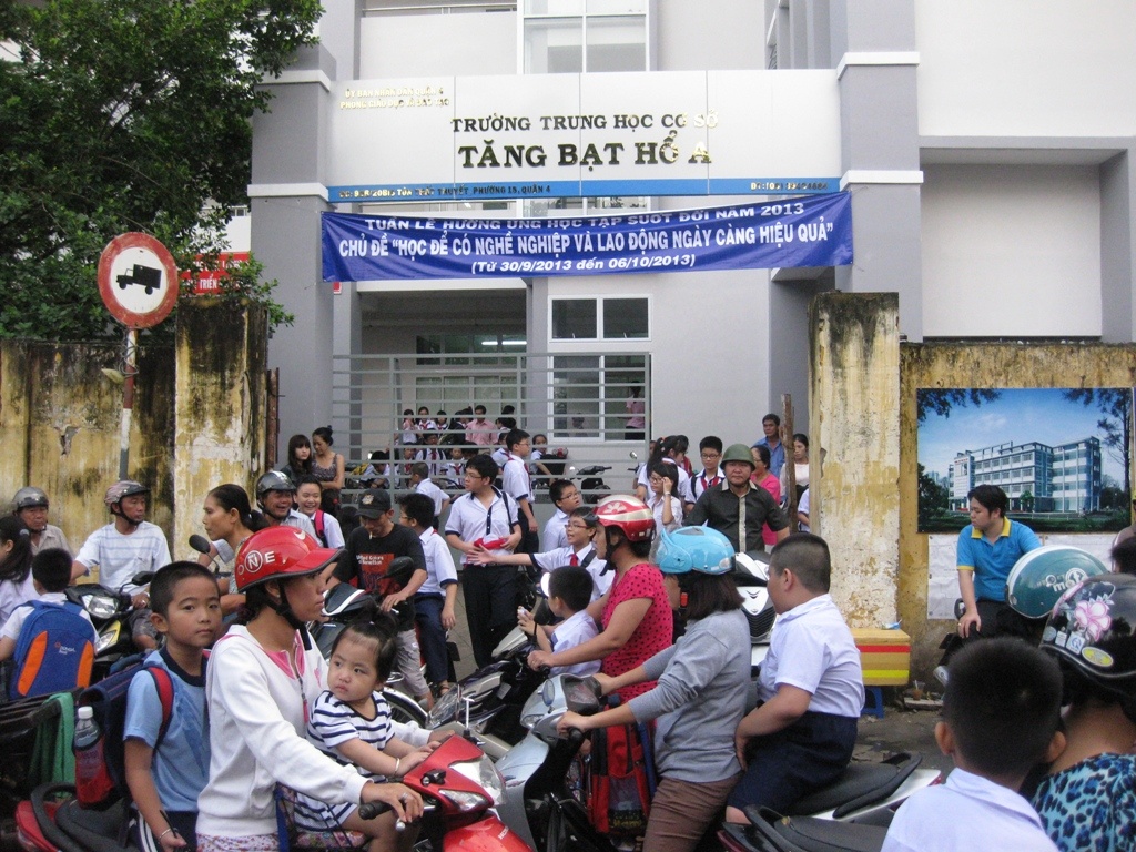 7 nu sinh bi dan chi doa ep ‘phe thuoc’ hinh anh