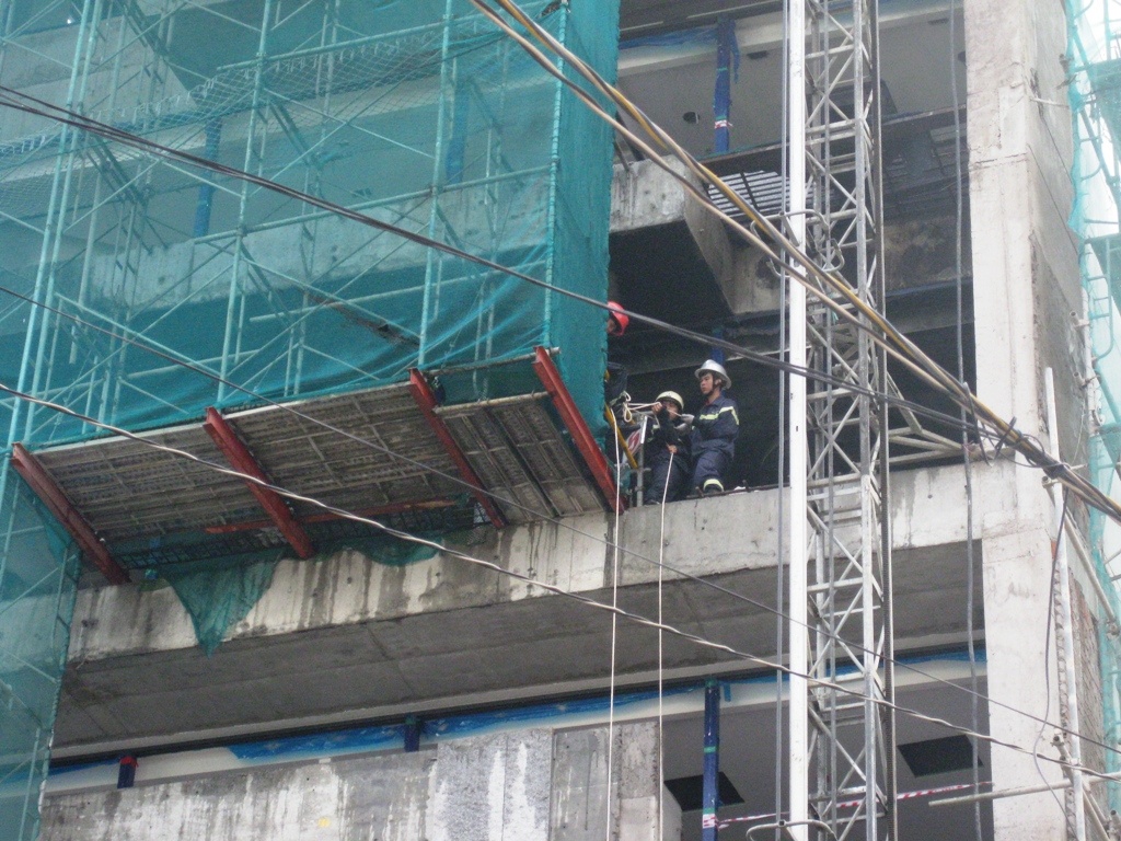 Chay cong trinh, hang tram cong nhan thao chay hinh anh