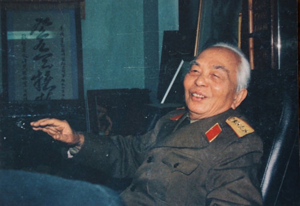 Nguoi chup hang ngan buc chan dung Dai tuong hinh anh