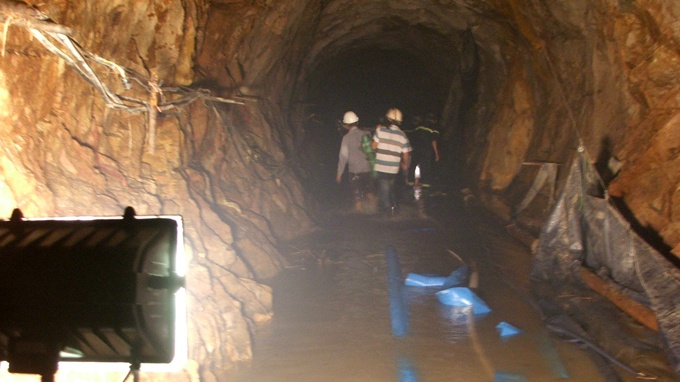 Tim thay 2 thi the nan nhan trong ham thuy dien hinh anh