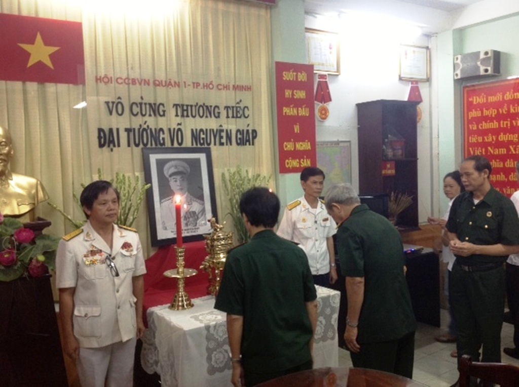 Hang ngan nguoi dan den vieng Dai tuong o TP.HCM hinh anh