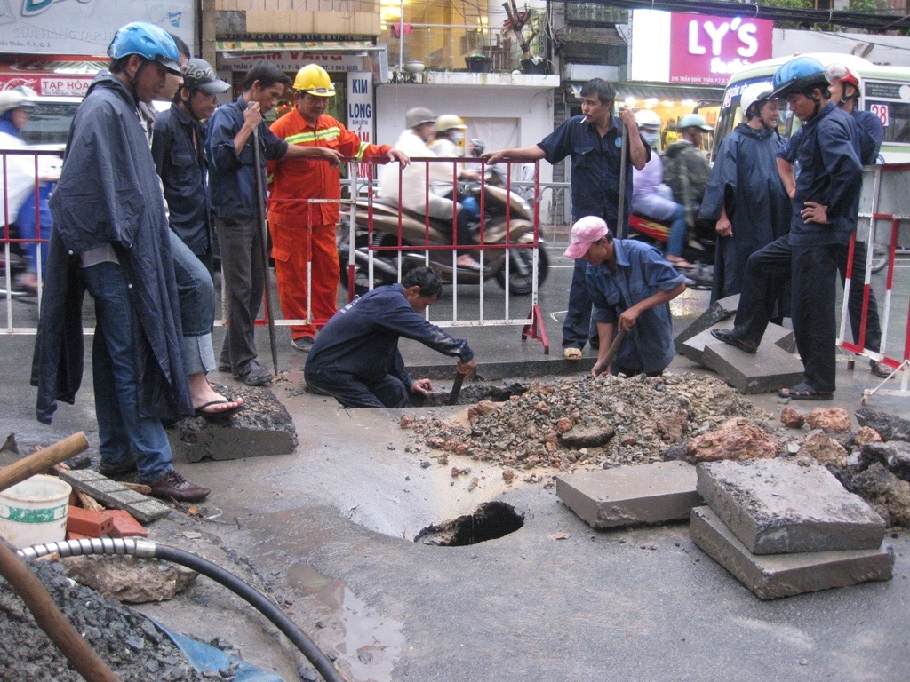 Ho tu than xuat hien sau con mua lon hinh anh