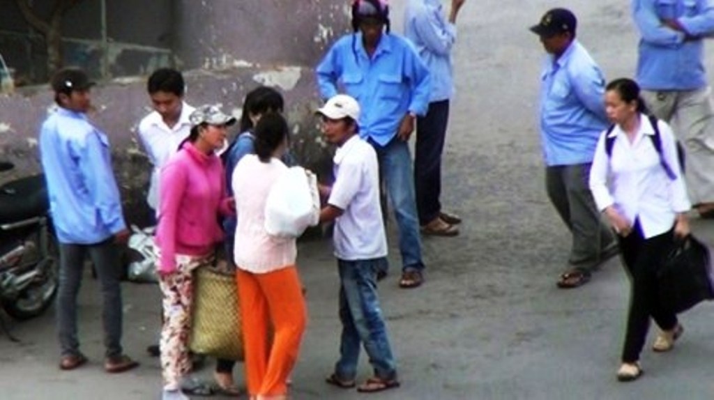 Giap mat nhung ga dan ong 'xin deu' o ben xe Sai Gon hinh anh