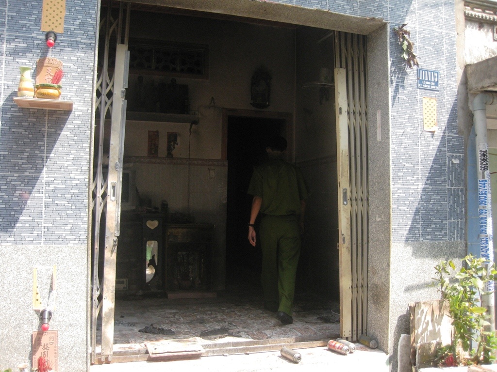 Nghi an trom dot nhap lay laptop roi dot nha dan hinh anh