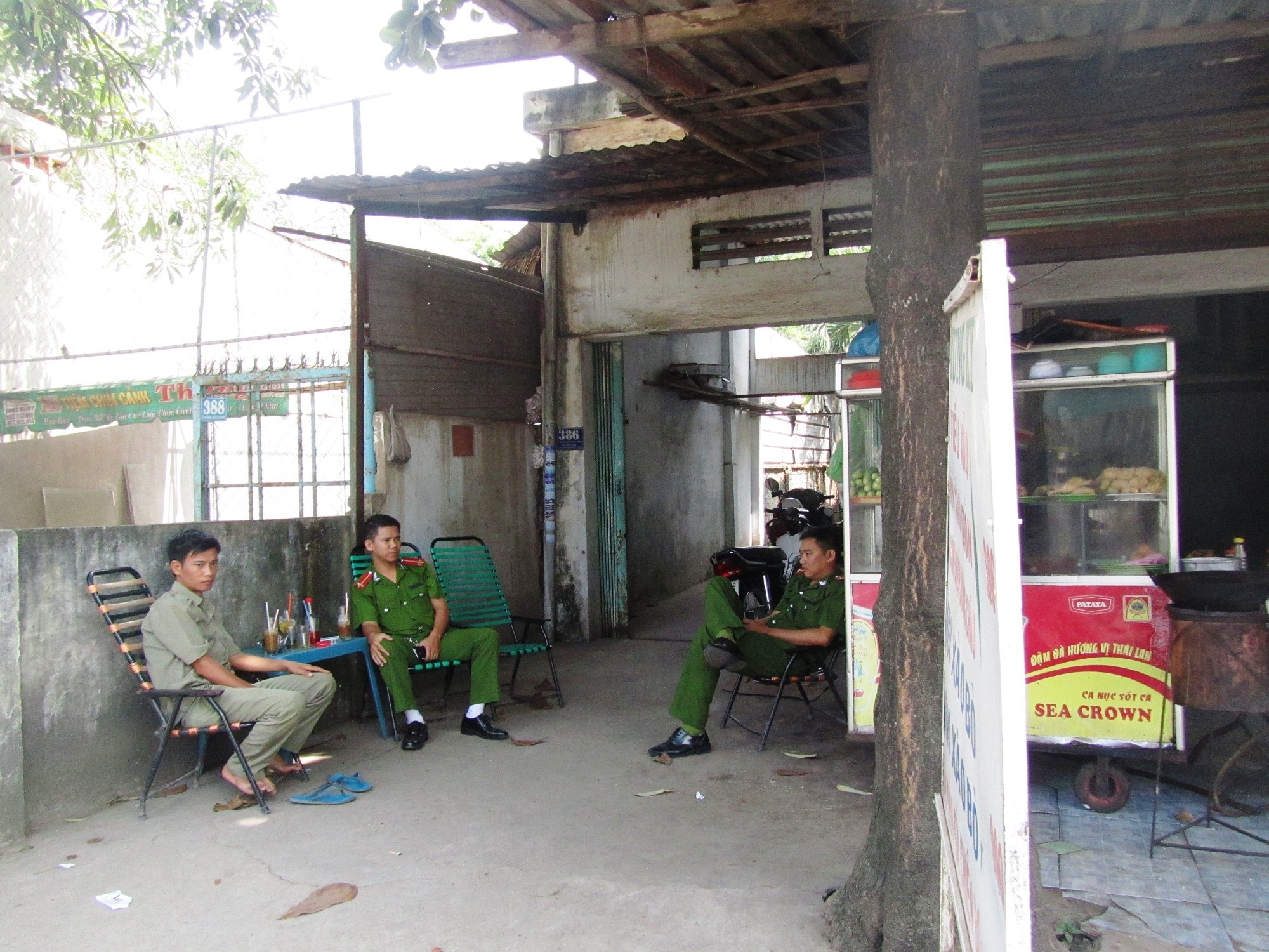 Chong dung day dien siet co vo roi tu tu trong phong tro hinh anh