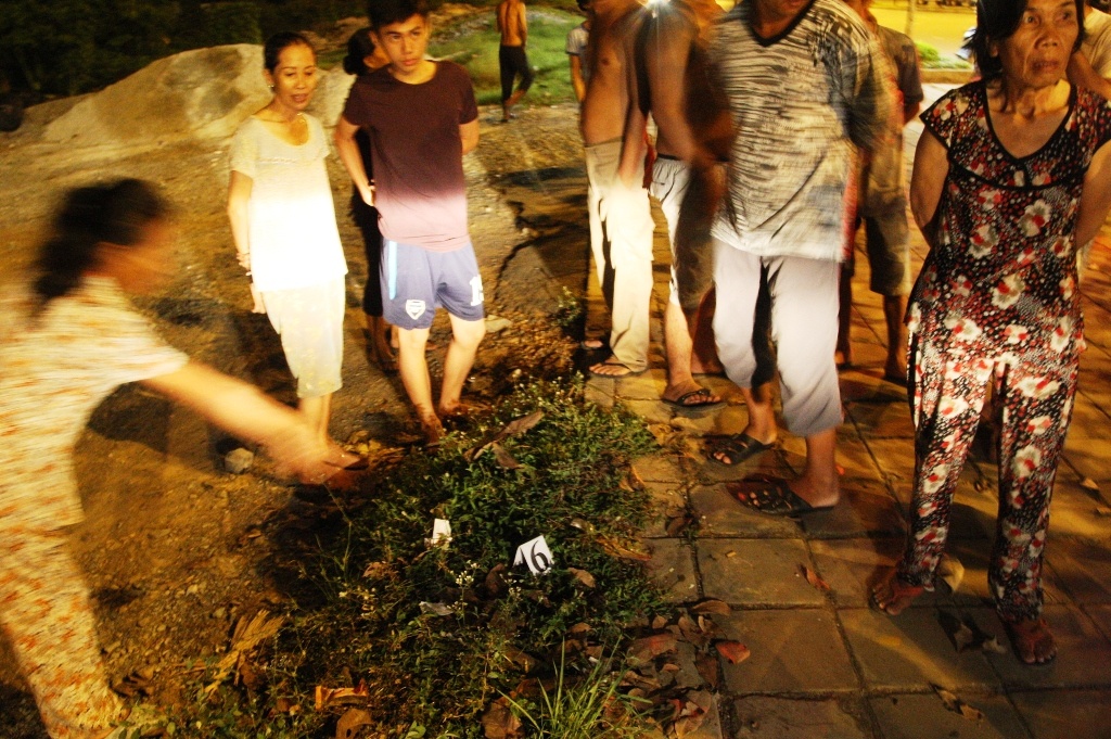 Thanh nien bi 2 nguoi ban than truy sat den chet hinh anh