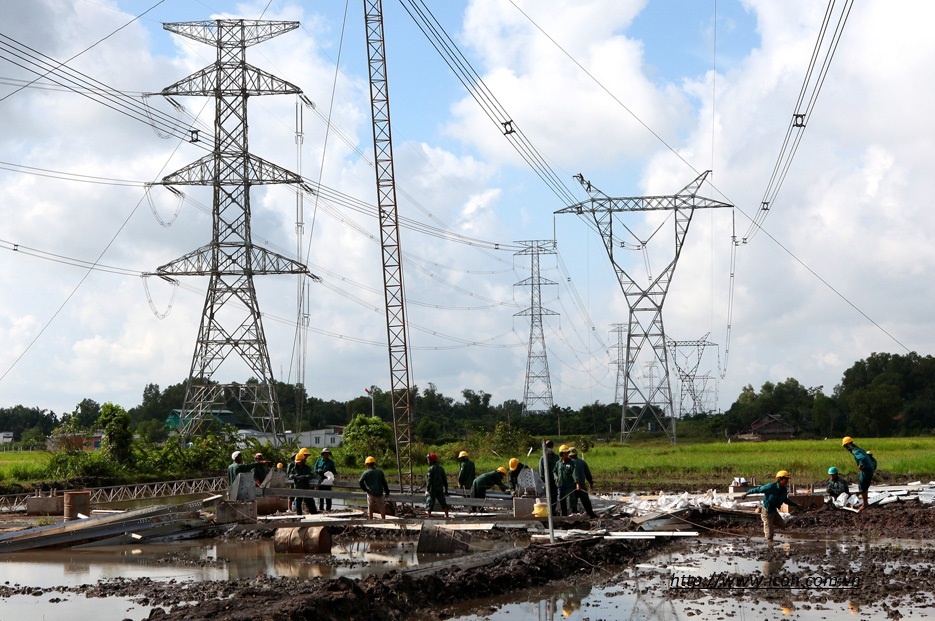 Hom nay cat dien 2 duong day 500kV hinh anh