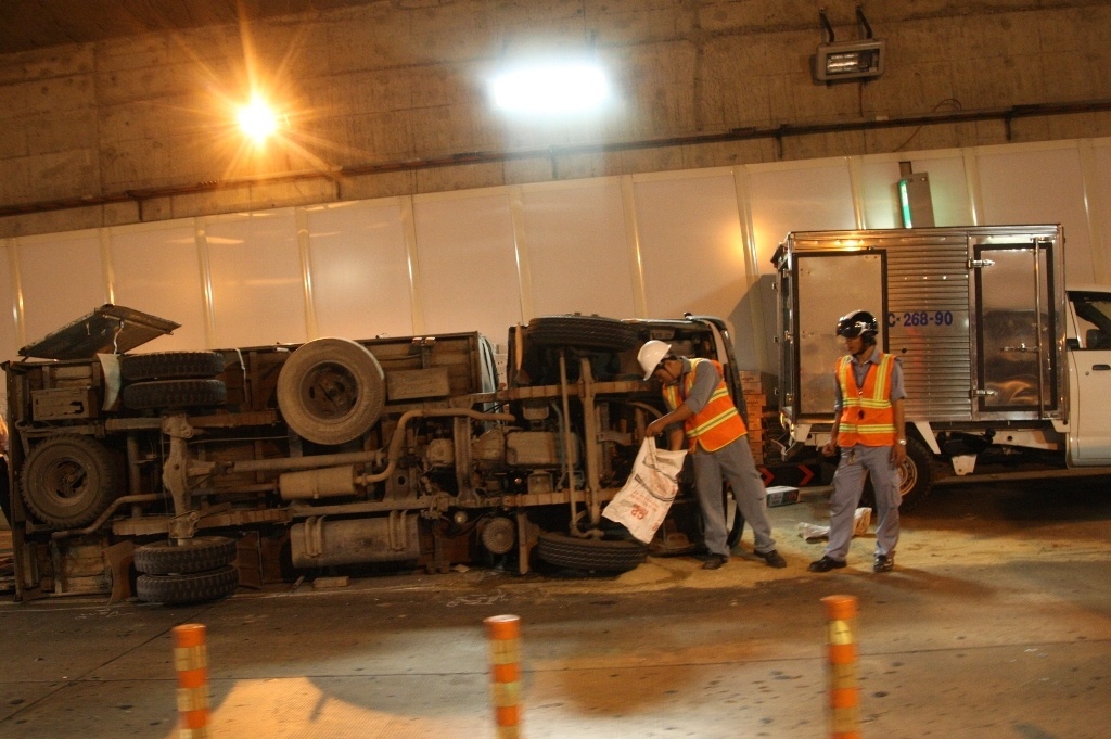 Ham vuot song Sai Gon bi phong toa vi tai nan hinh anh