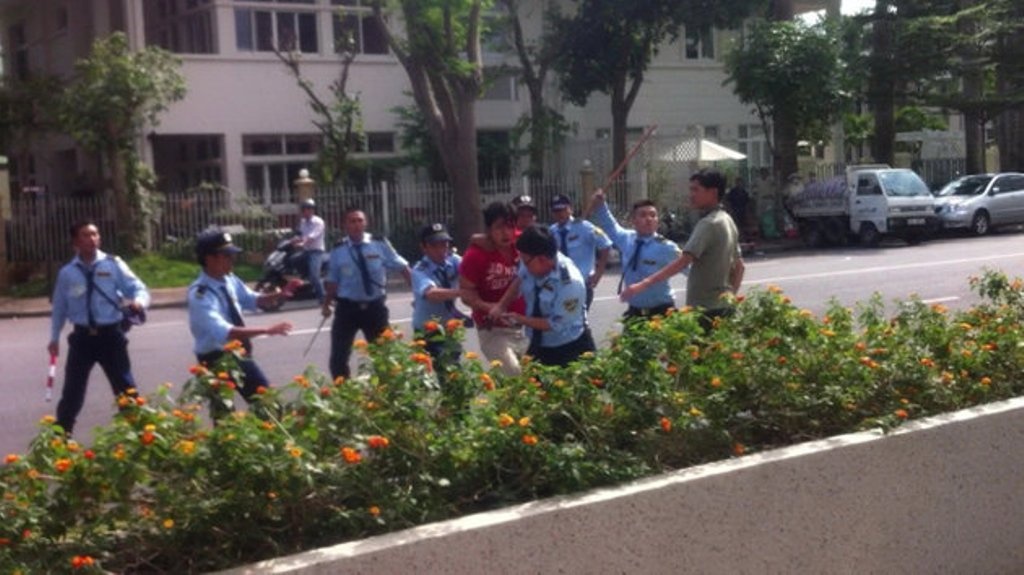 Lam on cho nguoi cap cuu, bi bao ve benh vien danh hinh anh