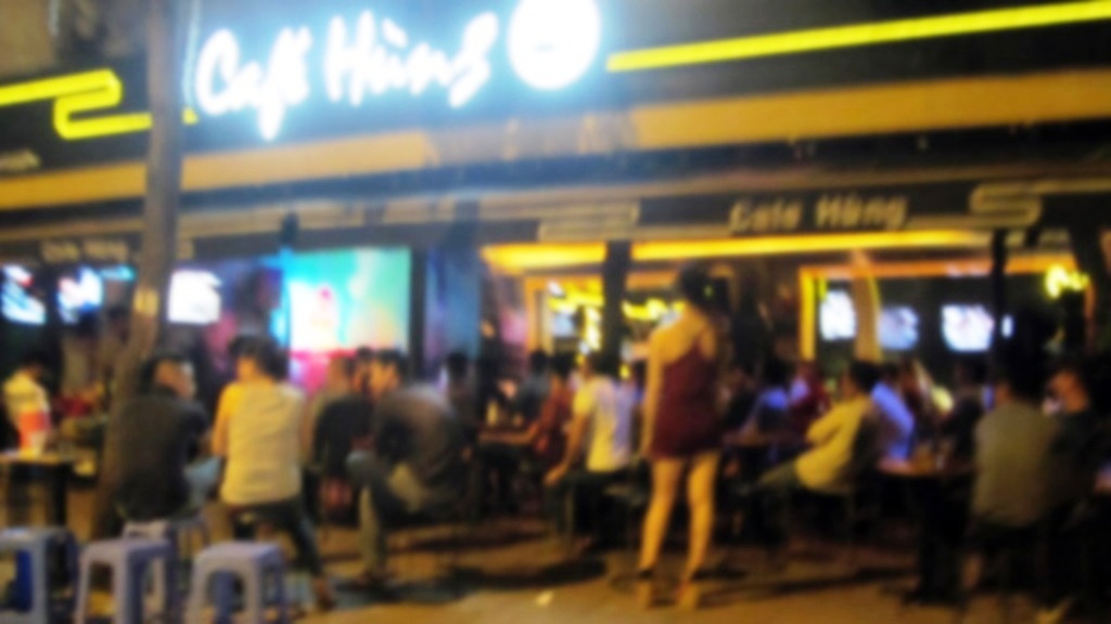 Ca phe bong da chan dai phuc vu 'toi Z' o Sai Gon hinh anh