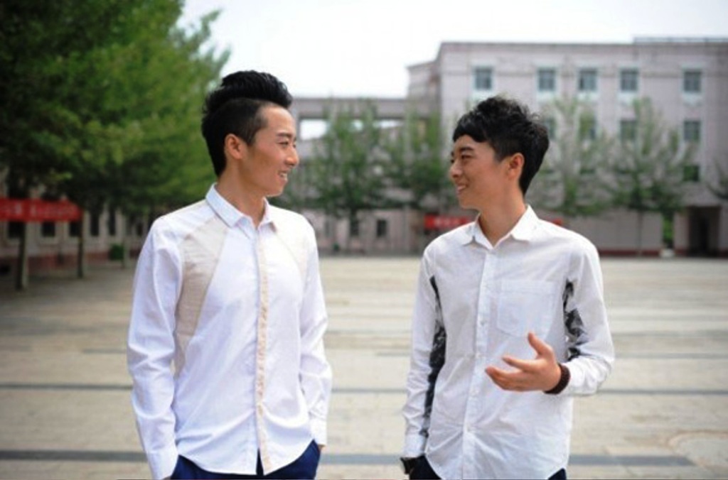 Hai anh em beo phi tro thanh hot boy noi tieng hinh anh