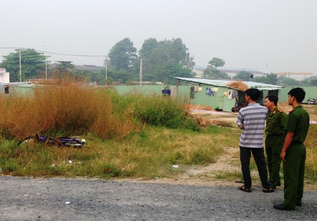 Phat hien thi the thanh nien trong bui co o Sai Gon hinh anh