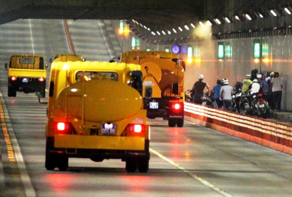 Phong toa ham vuot song lon nhat Dong Nam A tap chua chay hinh anh