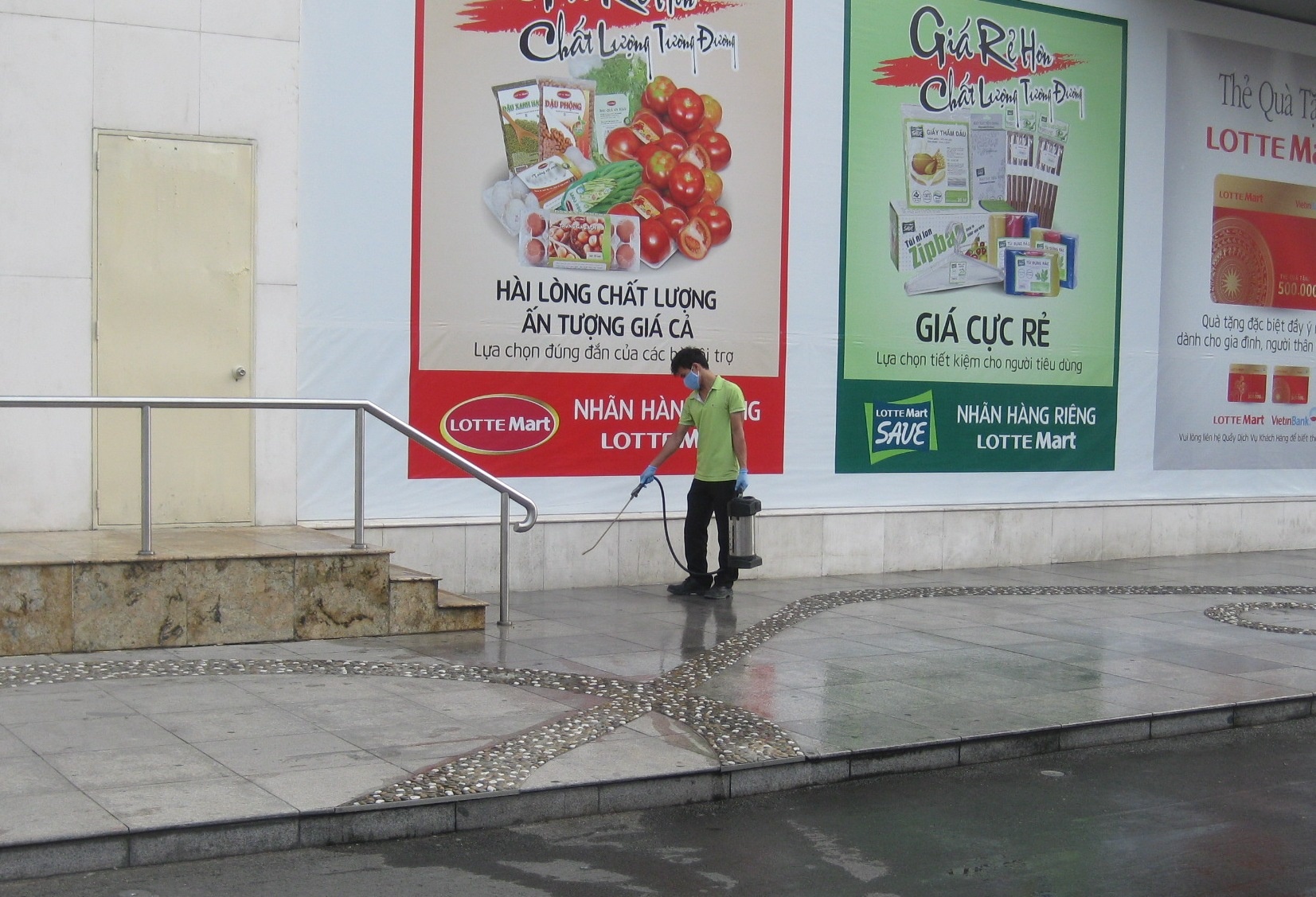 Mot phu nu Han Quoc roi tu lau 20 xuong dat o Sai Gon hinh anh